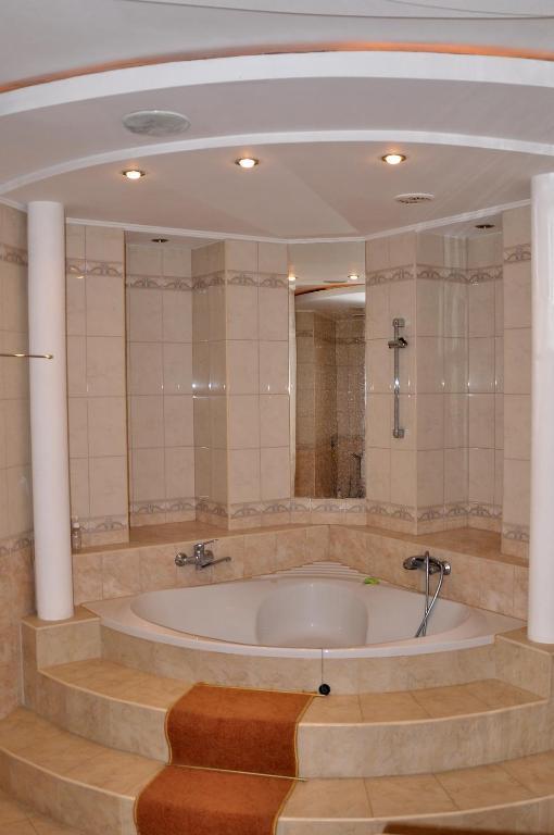Focus Hotel كوست المظهر الخارجي الصورة