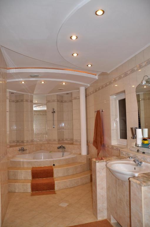 Focus Hotel كوست المظهر الخارجي الصورة